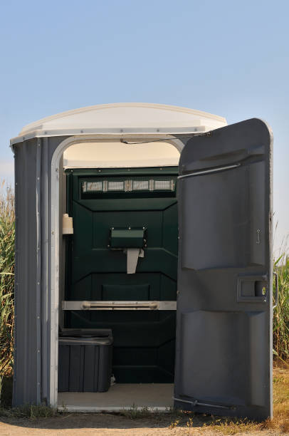 Best Affordable portable toilet rental  in Brooklyn Park, MN